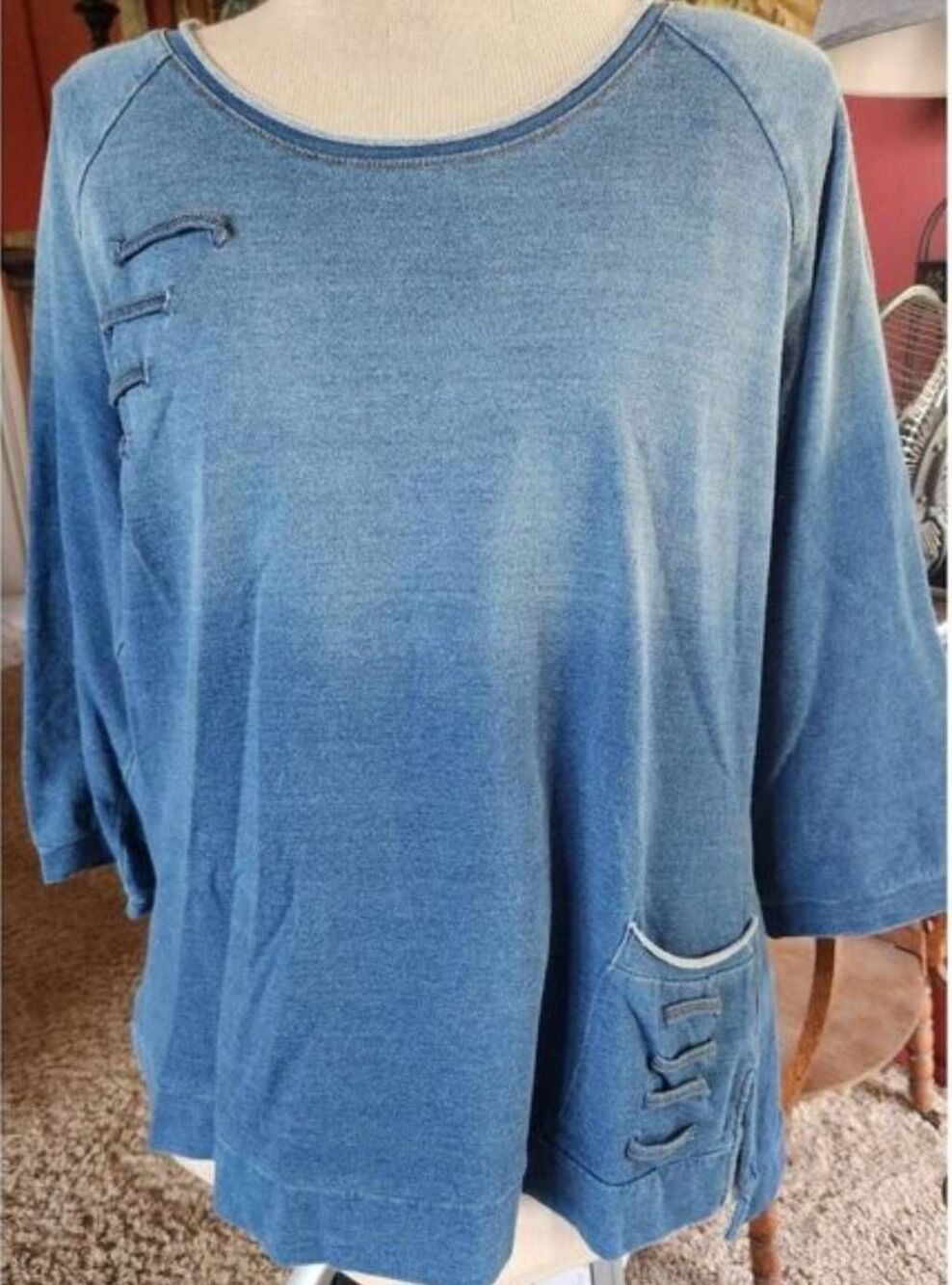 T46 Wild Palms blue chambray oversized top, Detail stitching at shoulder &pocket